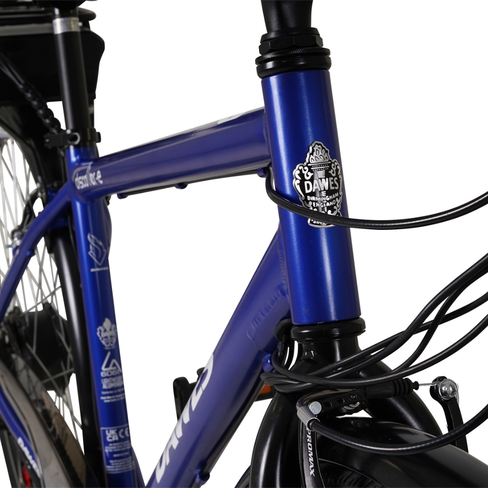 DAWES Discover-E Electric Trekking Bike, 15.5MPH close up of the Dawes badge on the main stem in a white studio setting