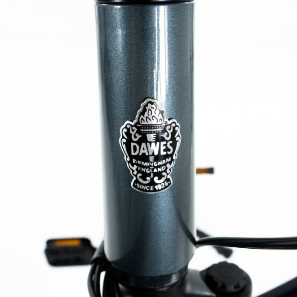 DAWES Mojav-E Electric Trekking Bike - Grey, 15.5MPH close up the Dawes name badge on the main stem in a white studio setting