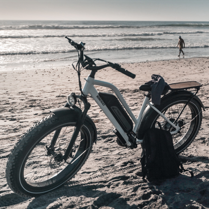 Himiway Cruiser Step Thru Electric Bike, Long Range, All Terrain, Fat Tyre, Top Speed 15.5MPH By The Sea